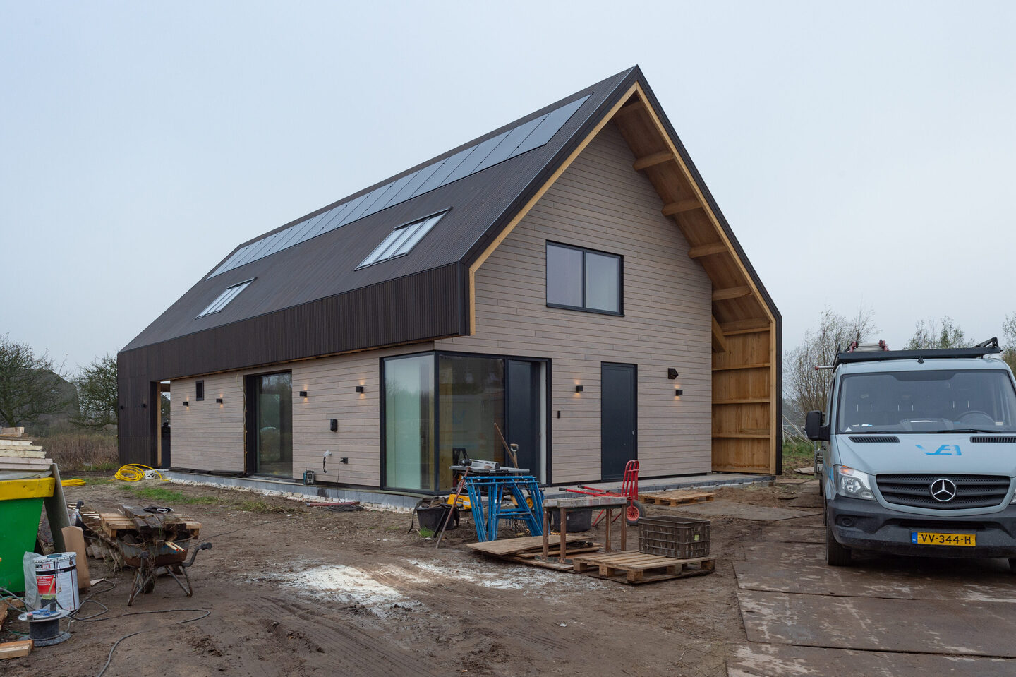 Foto van een schuurwoning in aanbouw in Hof van Waelsicht. Architect: DAVL Studio